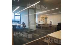 上海統(tǒng)沃裝飾工程 專(zhuān)業(yè)化全景玻璃隔斷的創(chuàng)新應(yīng)用